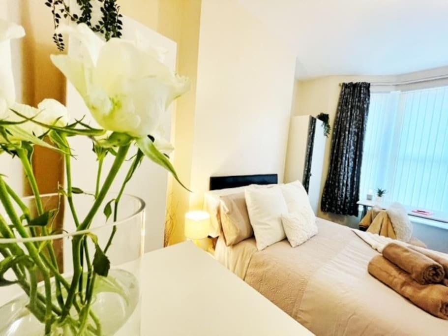 5 Bedroom, Sleeps 9 - Base To Explore Liverpool And Beyond Exterior photo